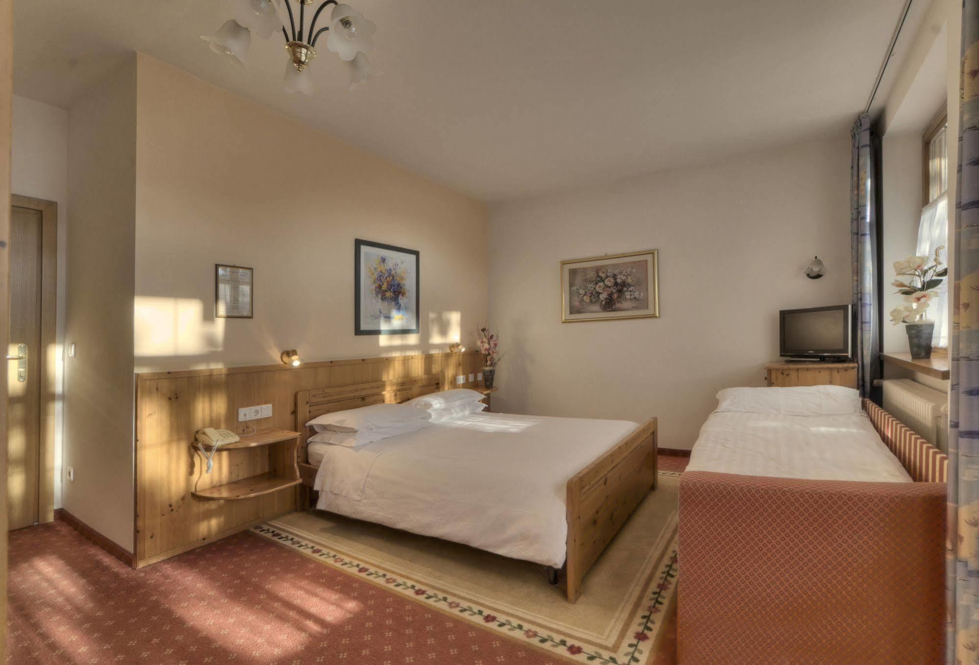 ברסאנונה Hotel Waldheim Belvedere מראה חיצוני תמונה